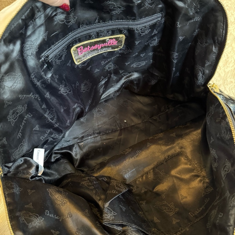Betseyville Betsey Johnson patent vegan leather embossed travel bag - Picture 11 of 12